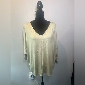 YANA K Apple 3/4 Sleeve V-neck Top One Size Fits All NWT
